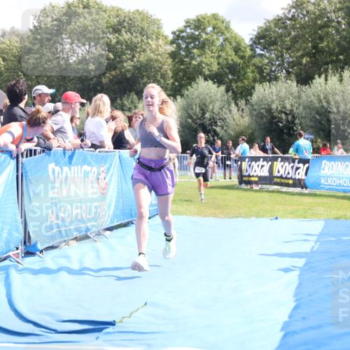 25.08.2024 - Elbe Triathlon Hamburg H.Heesch http://msf.ph/oto/6878023 25.08.2024 12:09:41 Ziel 518, 1653, 1691 meine-sportfotos.de