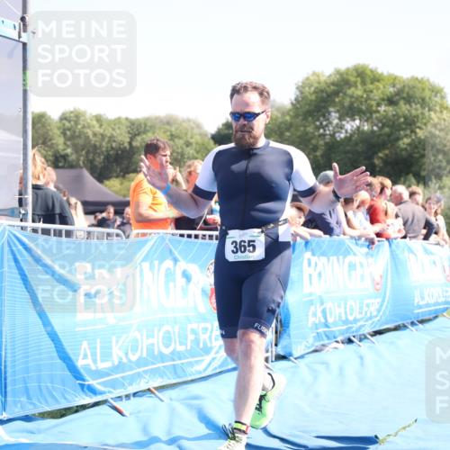 25.08.2024 - Elbe Triathlon Hamburg H.Heesch http://msf.ph/oto/6878028 25.08.2024 11:47:20 Ziel 365 meine-sportfotos.de