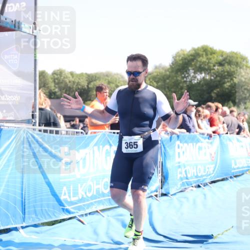 25.08.2024 - Elbe Triathlon Hamburg H.Heesch http://msf.ph/oto/6878032 25.08.2024 11:47:20 Ziel 365 meine-sportfotos.de