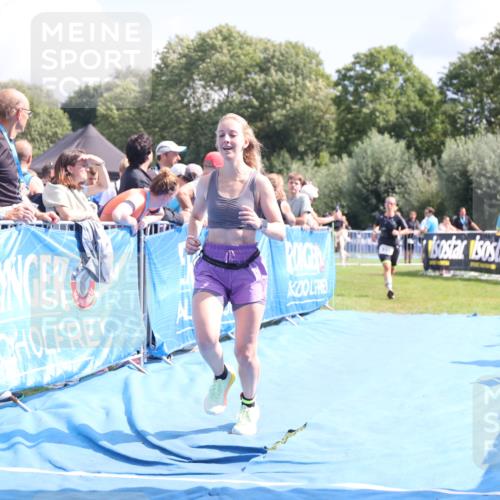 25.08.2024 - Elbe Triathlon Hamburg H.Heesch http://msf.ph/oto/6878041 25.08.2024 12:09:42 Ziel 518, 1653, 1691 meine-sportfotos.de