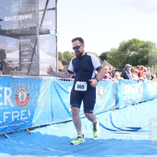 25.08.2024 - Elbe Triathlon Hamburg H.Heesch http://msf.ph/oto/6878044 25.08.2024 11:47:21 Ziel 365 meine-sportfotos.de