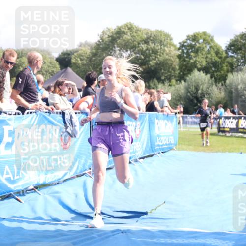 25.08.2024 - Elbe Triathlon Hamburg H.Heesch http://msf.ph/oto/6878050 25.08.2024 12:09:42 Ziel 518, 1653, 1691 meine-sportfotos.de