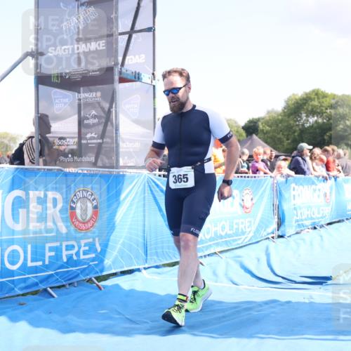 25.08.2024 - Elbe Triathlon Hamburg H.Heesch http://msf.ph/oto/6878052 25.08.2024 11:47:21 Ziel 365 meine-sportfotos.de