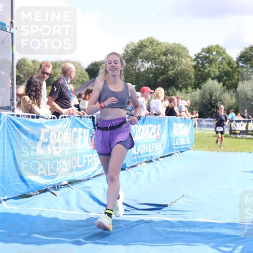 25.08.2024 - Elbe Triathlon Hamburg H.Heesch http://msf.ph/oto/6878059 25.08.2024 12:09:42 Ziel 518, 1653, 1691 meine-sportfotos.de