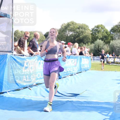 25.08.2024 - Elbe Triathlon Hamburg H.Heesch http://msf.ph/oto/6878064 25.08.2024 12:09:42 Ziel 518, 1653, 1691 meine-sportfotos.de
