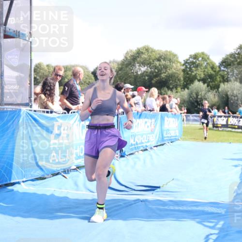 25.08.2024 - Elbe Triathlon Hamburg H.Heesch http://msf.ph/oto/6878066 25.08.2024 12:09:42 Ziel 518, 1653, 1691 meine-sportfotos.de