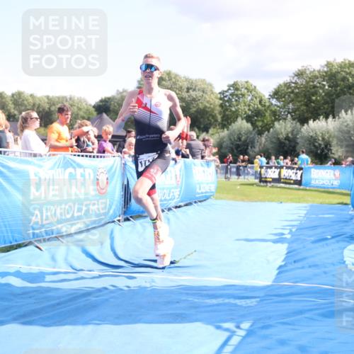 25.08.2024 - Elbe Triathlon Hamburg H.Heesch http://msf.ph/oto/6878080 25.08.2024 11:47:36 Ziel 1713 meine-sportfotos.de