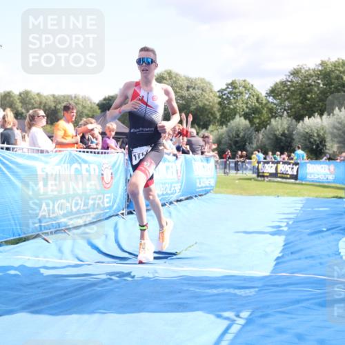 25.08.2024 - Elbe Triathlon Hamburg H.Heesch http://msf.ph/oto/6878082 25.08.2024 11:47:36 Ziel 1713 meine-sportfotos.de