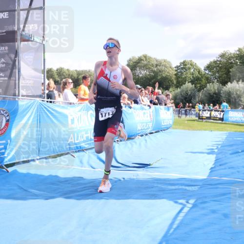 25.08.2024 - Elbe Triathlon Hamburg H.Heesch http://msf.ph/oto/6878091 25.08.2024 11:47:37 Ziel 1713 meine-sportfotos.de
