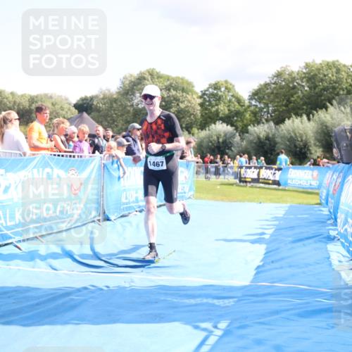 25.08.2024 - Elbe Triathlon Hamburg H.Heesch http://msf.ph/oto/6878105 25.08.2024 11:47:50 Ziel 462, 1467, 1565 meine-sportfotos.de