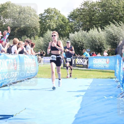 25.08.2024 - Elbe Triathlon Hamburg H.Heesch http://msf.ph/oto/6878142 25.08.2024 12:10:10 Ziel 453, 1673 meine-sportfotos.de