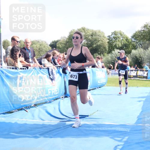 25.08.2024 - Elbe Triathlon Hamburg H.Heesch http://msf.ph/oto/6878168 25.08.2024 12:10:12 Ziel 453, 1673 meine-sportfotos.de