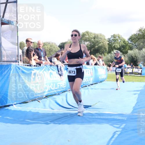 25.08.2024 - Elbe Triathlon Hamburg H.Heesch http://msf.ph/oto/6878172 25.08.2024 12:10:12 Ziel 453, 1673 meine-sportfotos.de