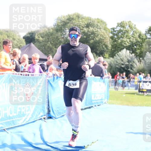 25.08.2024 - Elbe Triathlon Hamburg H.Heesch http://msf.ph/oto/6878223 25.08.2024 11:48:02 Ziel 462, 635, 1565 meine-sportfotos.de