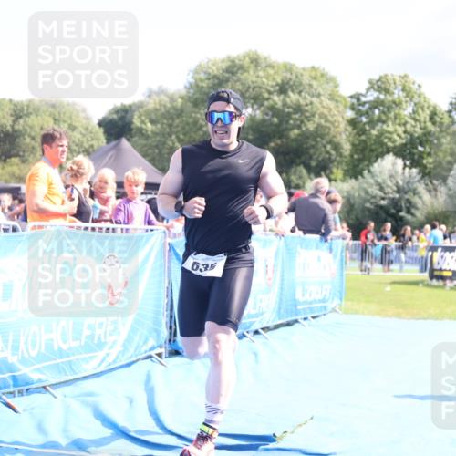 25.08.2024 - Elbe Triathlon Hamburg H.Heesch http://msf.ph/oto/6878226 25.08.2024 11:48:02 Ziel 462, 635, 1565 meine-sportfotos.de