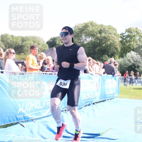 25.08.2024 - Elbe Triathlon Hamburg H.Heesch http://msf.ph/oto/6878234 25.08.2024 11:48:03 Ziel 462, 635, 1565 meine-sportfotos.de