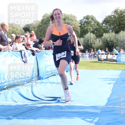 25.08.2024 - Elbe Triathlon Hamburg H.Heesch http://msf.ph/oto/6878235 25.08.2024 12:10:23 Ziel 1593, 1624, 1638 meine-sportfotos.de