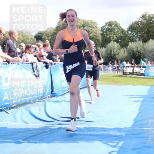 25.08.2024 - Elbe Triathlon Hamburg H.Heesch http://msf.ph/oto/6878237 25.08.2024 12:10:23 Ziel 1593, 1624, 1638 meine-sportfotos.de