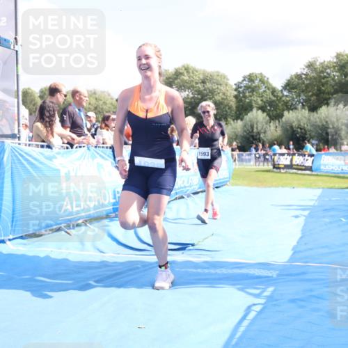 25.08.2024 - Elbe Triathlon Hamburg H.Heesch http://msf.ph/oto/6878246 25.08.2024 12:10:23 Ziel 1593, 1624, 1638 meine-sportfotos.de