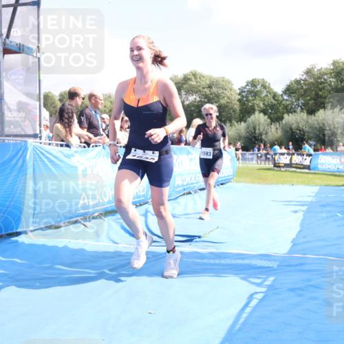 25.08.2024 - Elbe Triathlon Hamburg H.Heesch http://msf.ph/oto/6878248 25.08.2024 12:10:23 Ziel 1593, 1624, 1638 meine-sportfotos.de