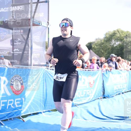 25.08.2024 - Elbe Triathlon Hamburg H.Heesch http://msf.ph/oto/6878251 25.08.2024 11:48:03 Ziel 462, 635, 1565 meine-sportfotos.de