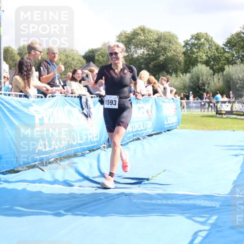 25.08.2024 - Elbe Triathlon Hamburg H.Heesch http://msf.ph/oto/6878254 25.08.2024 12:10:24 Ziel 1593, 1624, 1638 meine-sportfotos.de
