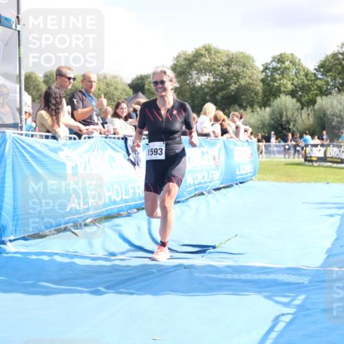 25.08.2024 - Elbe Triathlon Hamburg H.Heesch http://msf.ph/oto/6878258 25.08.2024 12:10:24 Ziel 1593, 1624, 1638 meine-sportfotos.de