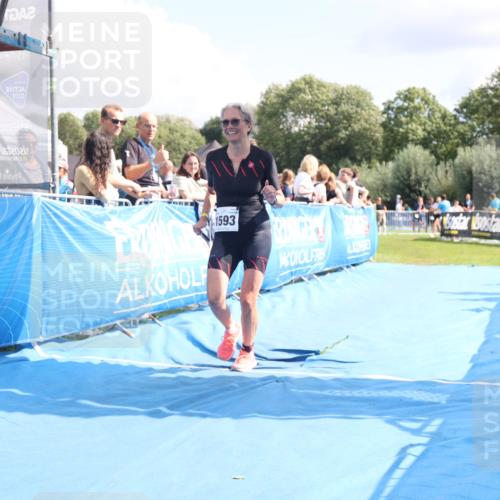 25.08.2024 - Elbe Triathlon Hamburg H.Heesch http://msf.ph/oto/6878260 25.08.2024 12:10:24 Ziel 1593, 1624, 1638 meine-sportfotos.de