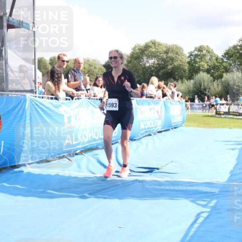 25.08.2024 - Elbe Triathlon Hamburg H.Heesch http://msf.ph/oto/6878261 25.08.2024 12:10:24 Ziel 1593, 1624, 1638 meine-sportfotos.de