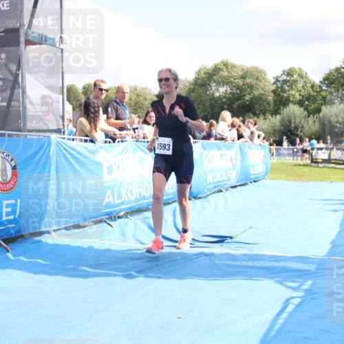 25.08.2024 - Elbe Triathlon Hamburg H.Heesch http://msf.ph/oto/6878263 25.08.2024 12:10:24 Ziel 1593, 1624, 1638 meine-sportfotos.de