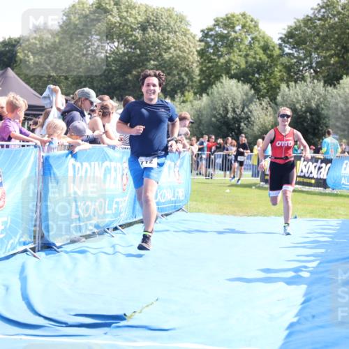 25.08.2024 - Elbe Triathlon Hamburg H.Heesch http://msf.ph/oto/6878385 25.08.2024 11:48:33 Ziel 712, 1437, 1473 meine-sportfotos.de