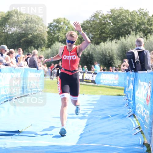 25.08.2024 - Elbe Triathlon Hamburg H.Heesch http://msf.ph/oto/6878407 25.08.2024 11:48:35 Ziel 712, 1437, 1473 meine-sportfotos.de