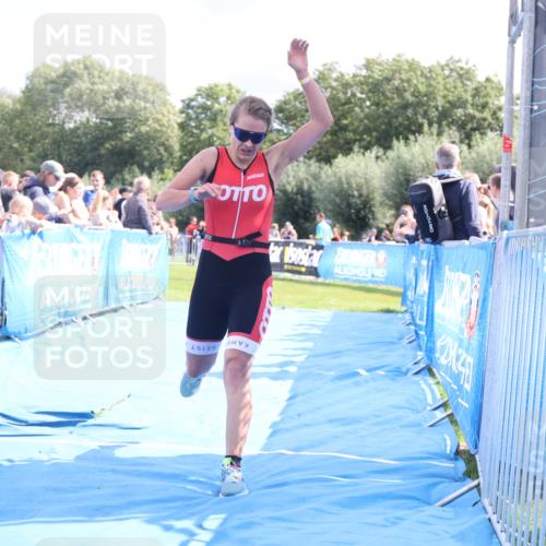 25.08.2024 - Elbe Triathlon Hamburg H.Heesch http://msf.ph/oto/6878423 25.08.2024 11:48:35 Ziel 712, 1437, 1473 meine-sportfotos.de