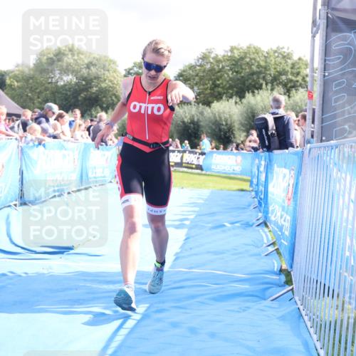 25.08.2024 - Elbe Triathlon Hamburg H.Heesch http://msf.ph/oto/6878434 25.08.2024 11:48:36 Ziel 712, 1437, 1473 meine-sportfotos.de