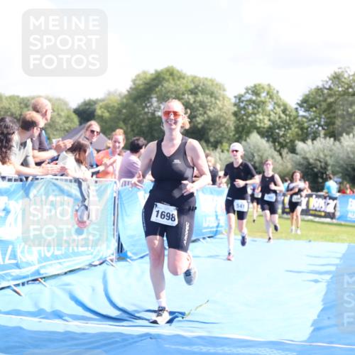 25.08.2024 - Elbe Triathlon Hamburg H.Heesch http://msf.ph/oto/6878571 25.08.2024 12:11:39 Ziel 541, 1503, 1527, 1547, 1698, 1709 meine-sportfotos.de