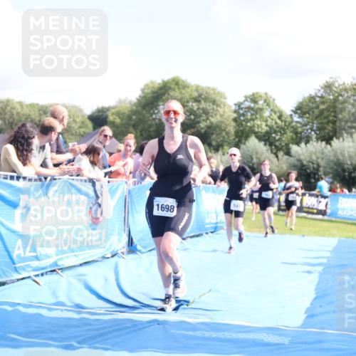 25.08.2024 - Elbe Triathlon Hamburg H.Heesch http://msf.ph/oto/6878573 25.08.2024 12:11:39 Ziel 541, 1503, 1527, 1547, 1698, 1709 meine-sportfotos.de
