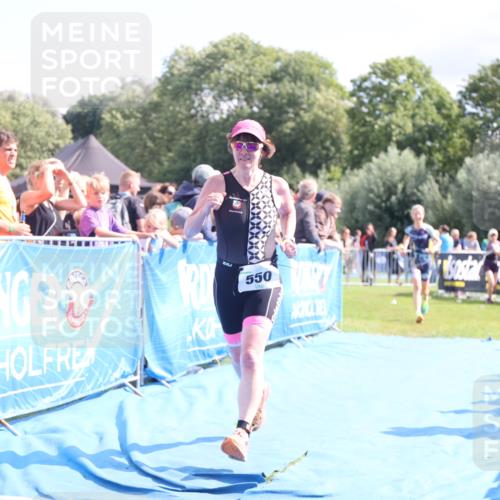 25.08.2024 - Elbe Triathlon Hamburg H.Heesch http://msf.ph/oto/6878576 25.08.2024 11:49:01 Ziel 550, 1522 meine-sportfotos.de