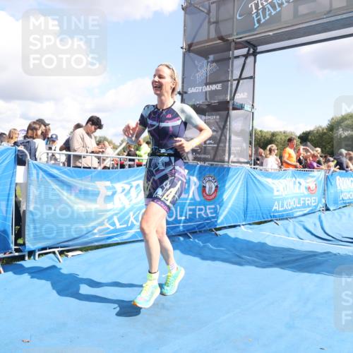25.08.2024 - Elbe Triathlon Hamburg H.Heesch http://msf.ph/oto/6878653 25.08.2024 11:49:06 Ziel 550, 1522 meine-sportfotos.de