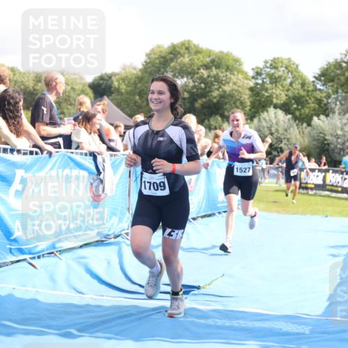 25.08.2024 - Elbe Triathlon Hamburg H.Heesch http://msf.ph/oto/6878658 25.08.2024 12:11:43 Ziel 405, 541, 1503, 1527, 1698, 1709 meine-sportfotos.de