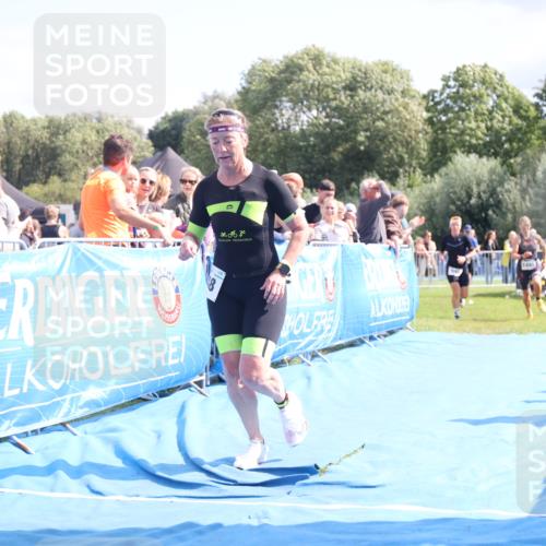 25.08.2024 - Elbe Triathlon Hamburg H.Heesch http://msf.ph/oto/6878694 25.08.2024 11:49:43 Ziel 548, 549, 1410, 1496 meine-sportfotos.de