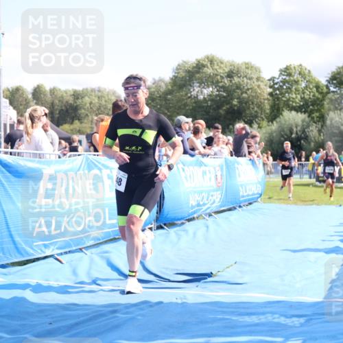 25.08.2024 - Elbe Triathlon Hamburg H.Heesch http://msf.ph/oto/6878704 25.08.2024 11:49:43 Ziel 548, 549, 1410, 1496 meine-sportfotos.de