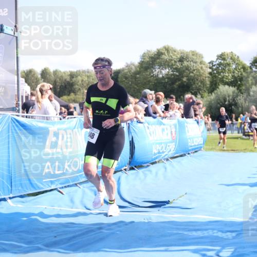25.08.2024 - Elbe Triathlon Hamburg H.Heesch http://msf.ph/oto/6878708 25.08.2024 11:49:43 Ziel 548, 549, 1410, 1496 meine-sportfotos.de
