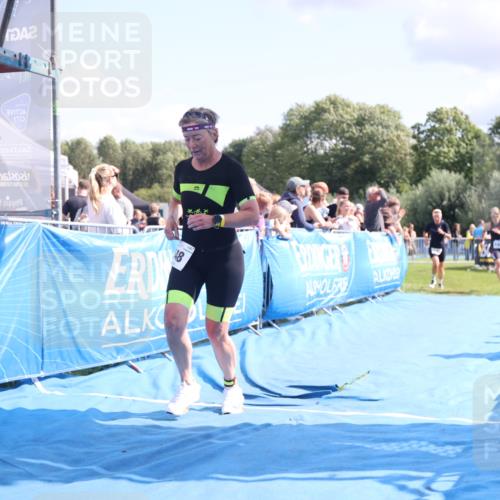 25.08.2024 - Elbe Triathlon Hamburg H.Heesch http://msf.ph/oto/6878711 25.08.2024 11:49:43 Ziel 548, 549, 1410, 1496 meine-sportfotos.de