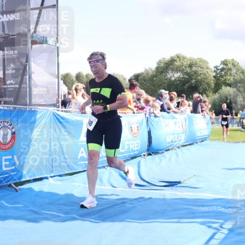 25.08.2024 - Elbe Triathlon Hamburg H.Heesch http://msf.ph/oto/6878717 25.08.2024 11:49:43 Ziel 548, 549, 1410, 1496 meine-sportfotos.de