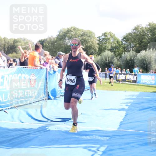 25.08.2024 - Elbe Triathlon Hamburg H.Heesch http://msf.ph/oto/6878744 25.08.2024 11:49:45 Ziel 548, 549, 1410, 1496 meine-sportfotos.de