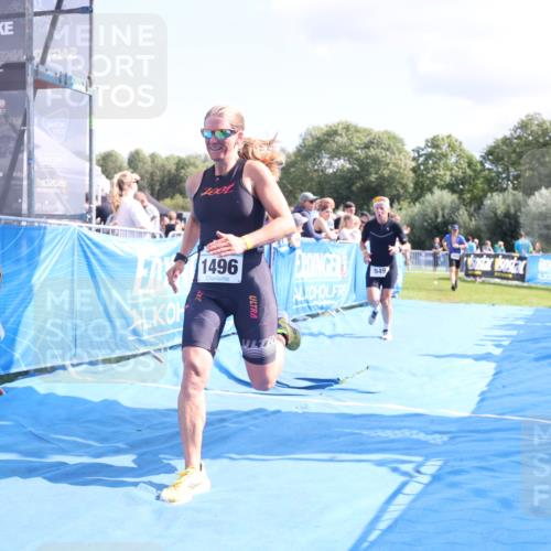 25.08.2024 - Elbe Triathlon Hamburg H.Heesch http://msf.ph/oto/6878755 25.08.2024 11:49:46 Ziel 548, 549, 1410, 1496 meine-sportfotos.de