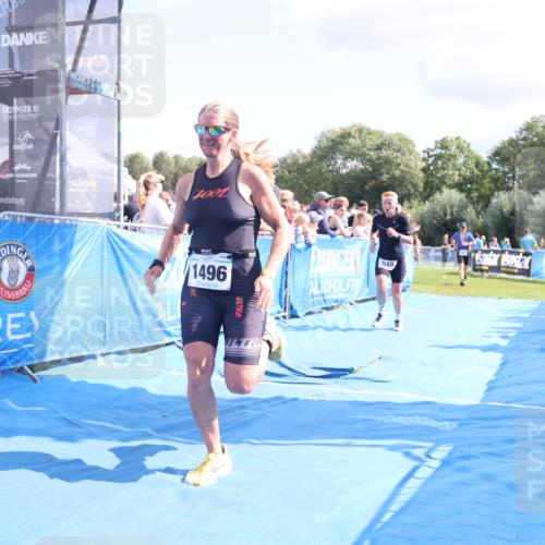 25.08.2024 - Elbe Triathlon Hamburg H.Heesch http://msf.ph/oto/6878756 25.08.2024 11:49:46 Ziel 548, 549, 1410, 1496 meine-sportfotos.de