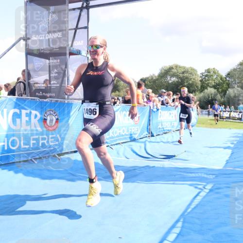 25.08.2024 - Elbe Triathlon Hamburg H.Heesch http://msf.ph/oto/6878761 25.08.2024 11:49:46 Ziel 548, 549, 1410, 1496 meine-sportfotos.de