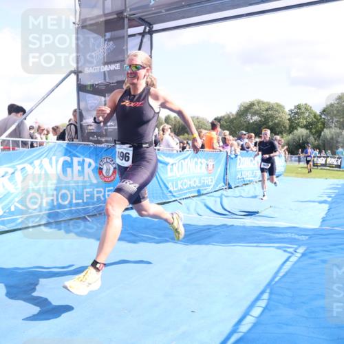 25.08.2024 - Elbe Triathlon Hamburg H.Heesch http://msf.ph/oto/6878763 25.08.2024 11:49:46 Ziel 548, 549, 1410, 1496 meine-sportfotos.de