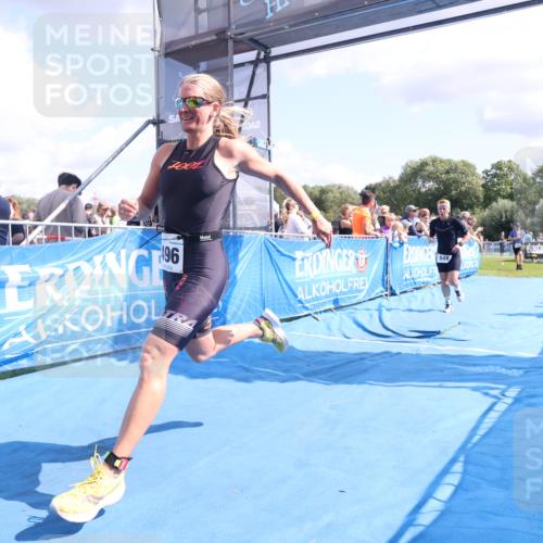25.08.2024 - Elbe Triathlon Hamburg H.Heesch http://msf.ph/oto/6878765 25.08.2024 11:49:46 Ziel 548, 549, 1410, 1496 meine-sportfotos.de
